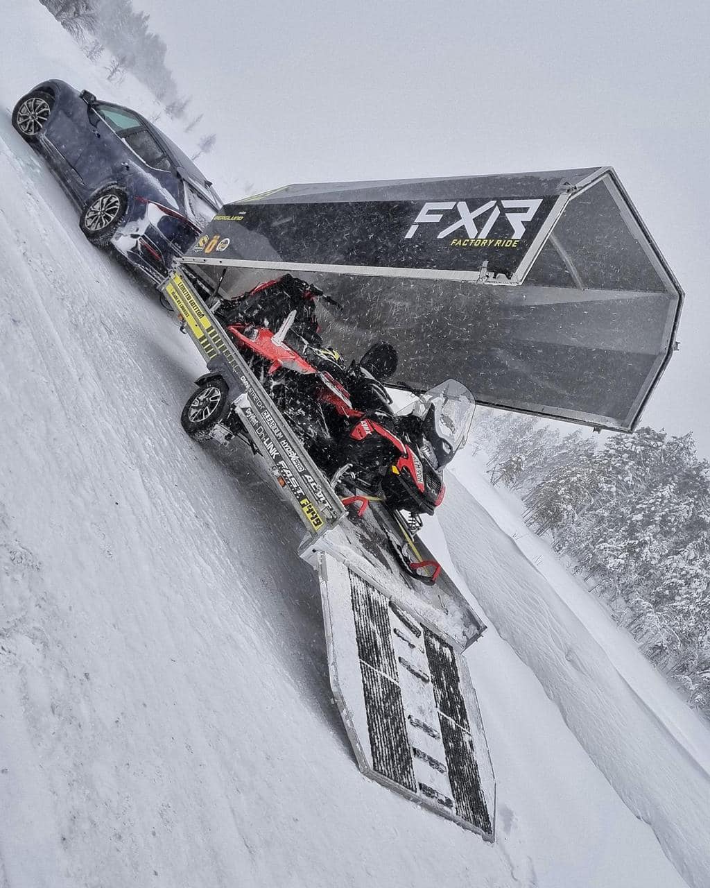 Lokuð snjósleðakerra eða fjórhjólakerra Lorries - STX395i