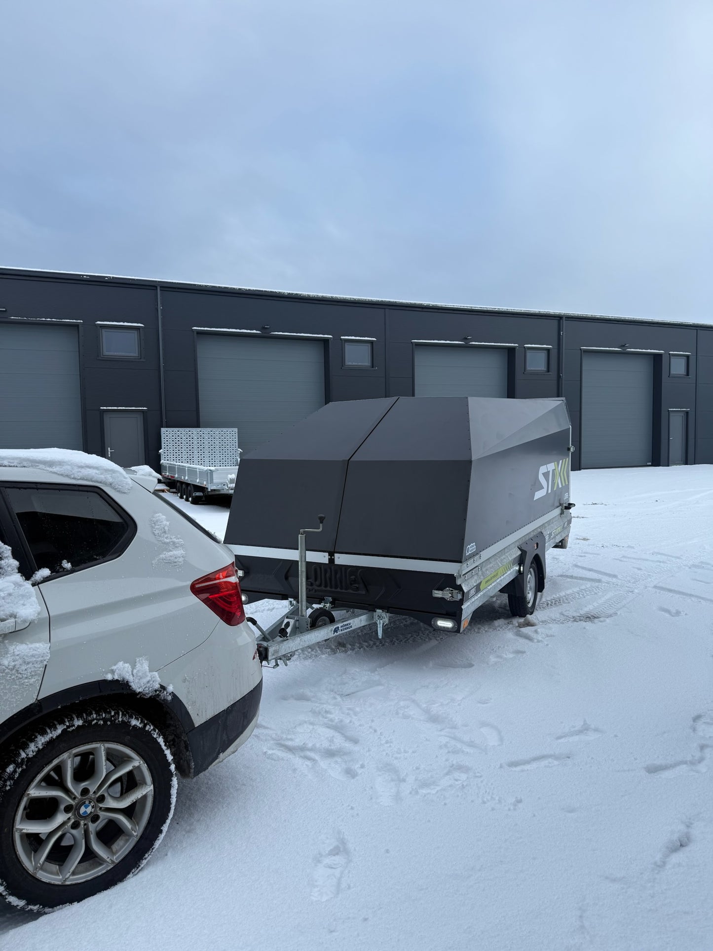 Lokuð snjósleðakerra eða fjórhjólakerra Lorries - STX395i