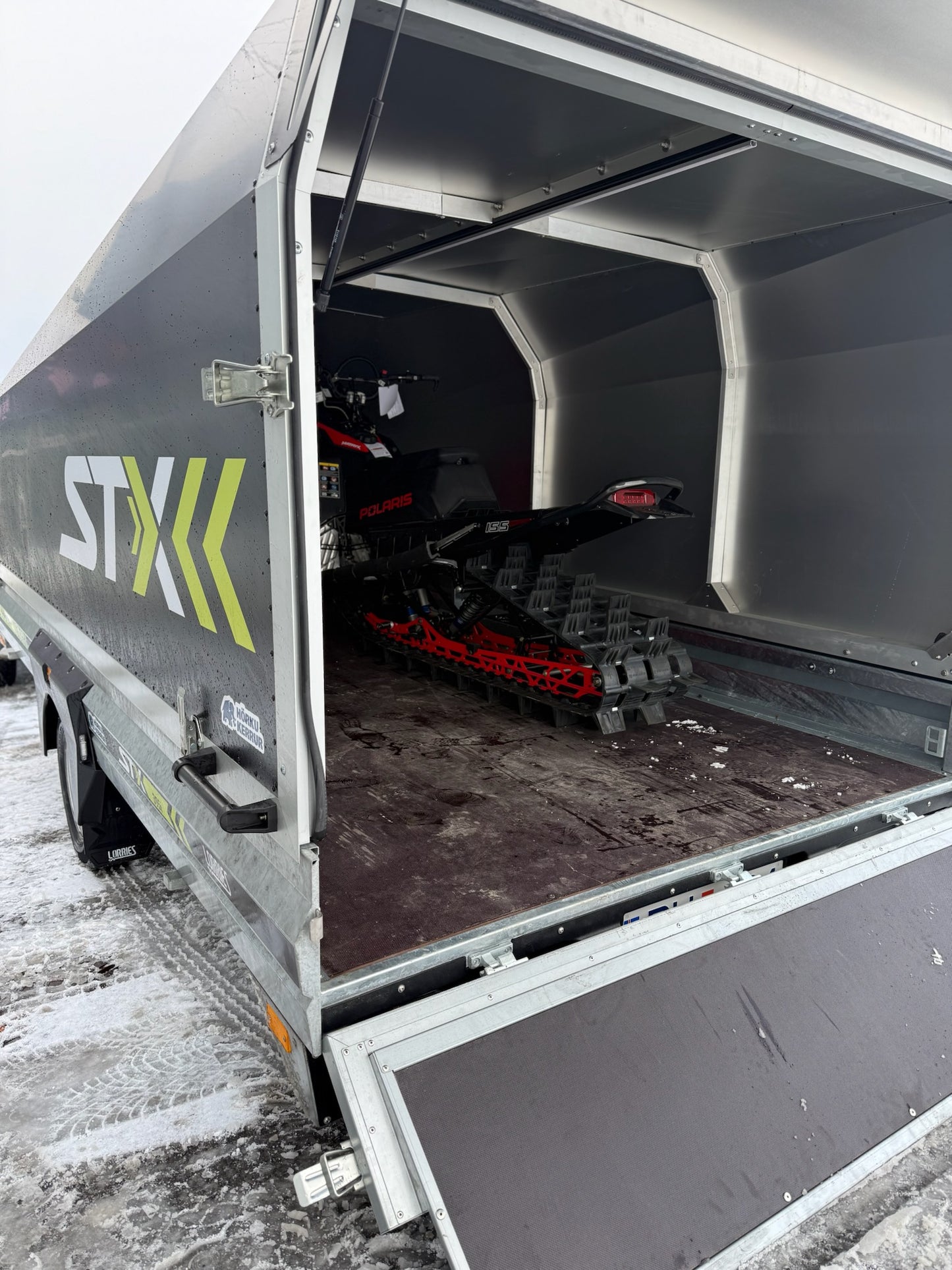 Lokuð snjósleðakerra eða fjórhjólakerra Lorries - STX395i